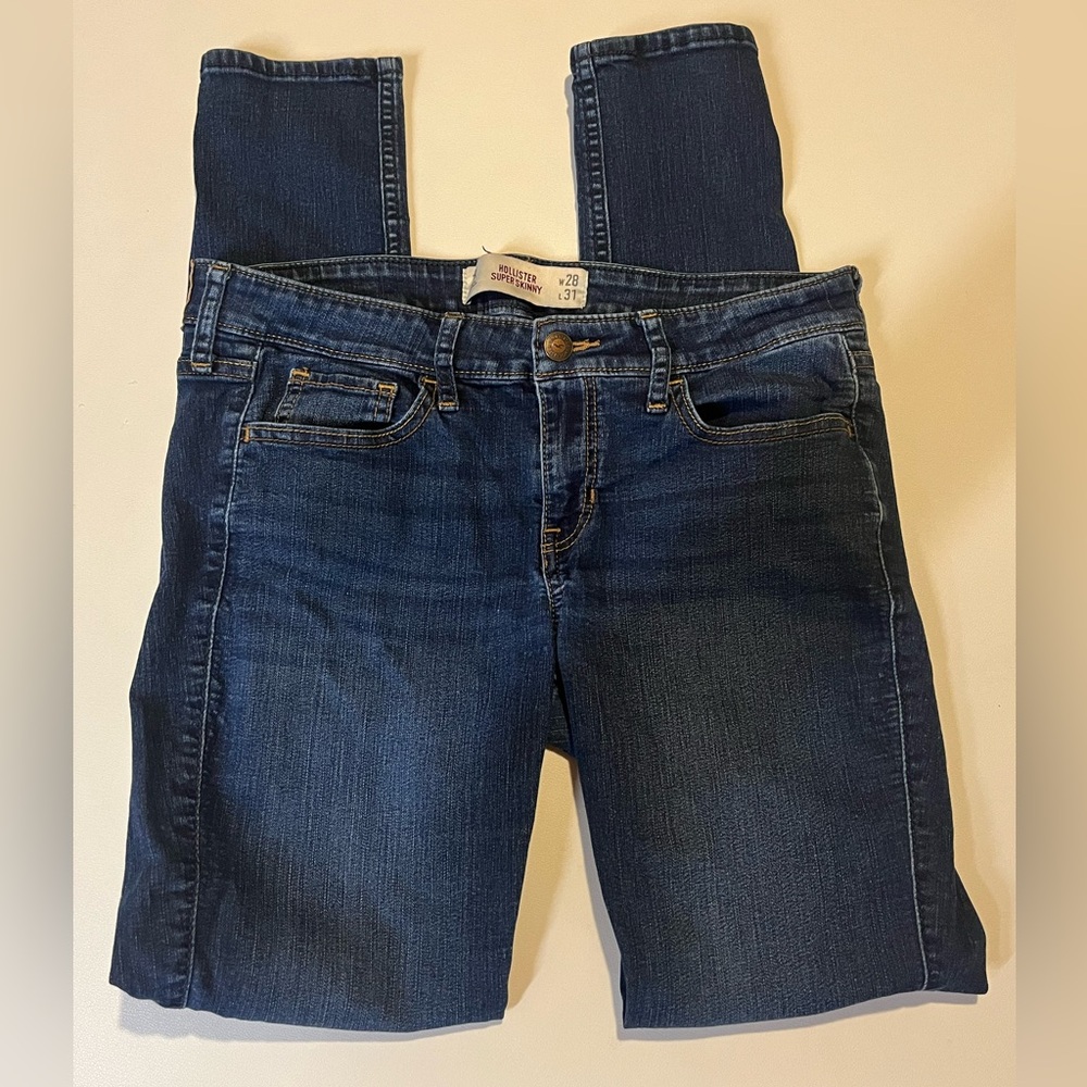 Women’s Hollister Super Skinny Blue Jeans. Size 7R W28 L31.